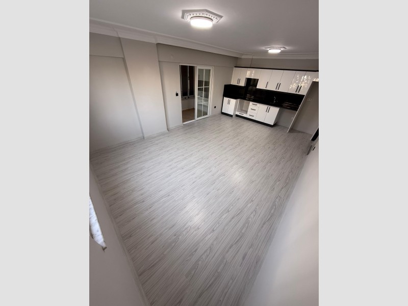 ÇOK GENİŞ İÇİ SIFIR YAPILI MASRAFSIZ 1. KAT DAİRE