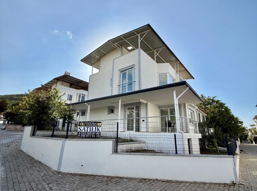 DAİRE FİYATINA GENİŞ BAHÇELİ İÇİ DIŞI YENİLENMİŞ MÜSTAKİL VİLLA