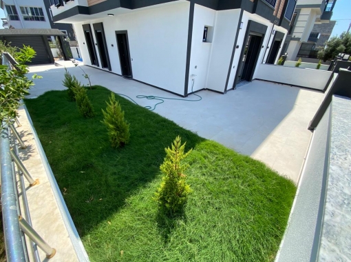 Efeler Mahallesinde Ayrı Mutak Sıfır Tripleks Villa